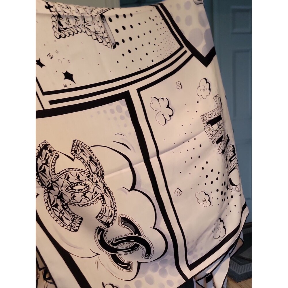 Inspired Black and White Floral-Print Scarf - Picture 3 of 7